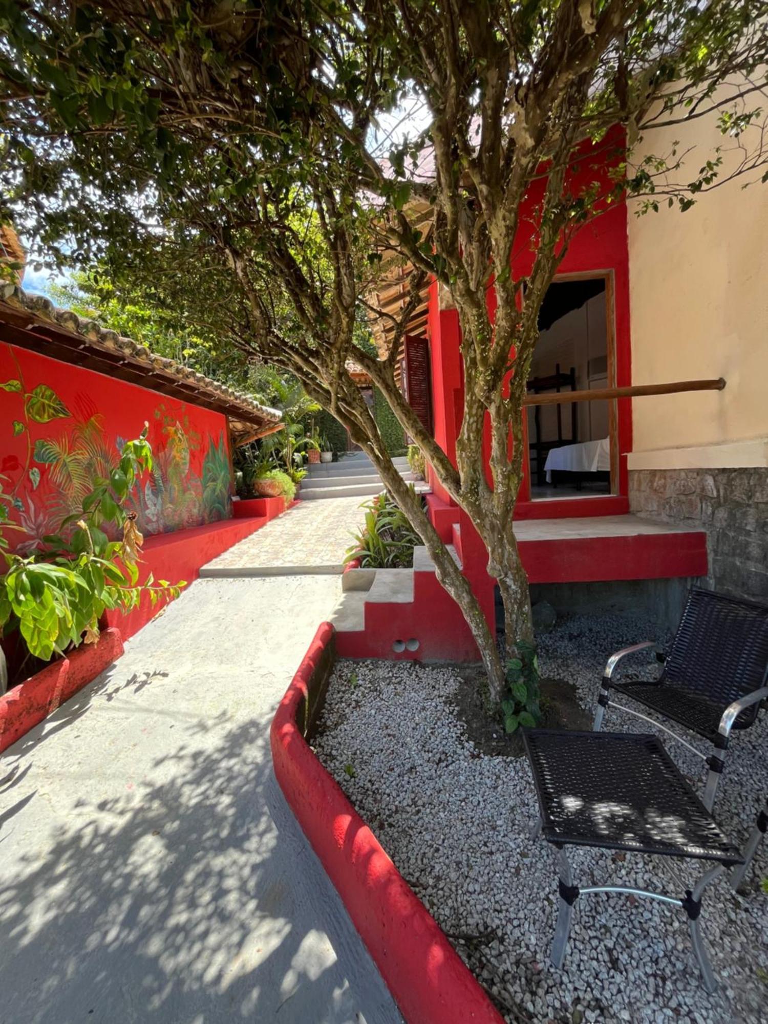 Novos Baianos Hostel E Pousada Porto Seguro Ngoại thất bức ảnh A typical street in the city