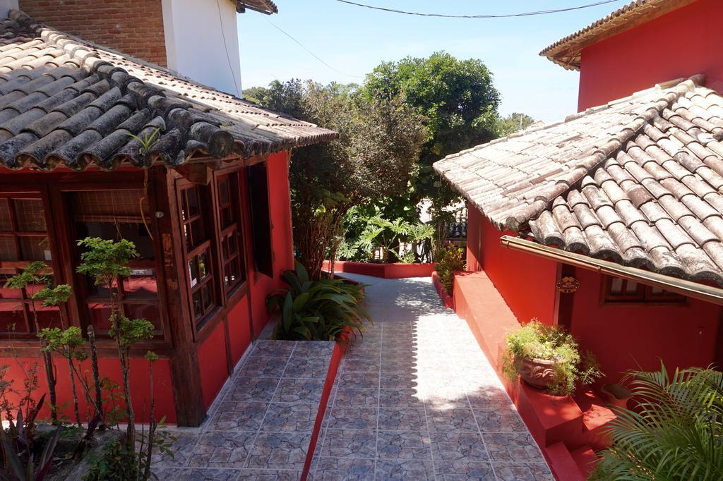 Novos Baianos Hostel E Pousada Porto Seguro Ngoại thất bức ảnh A street in the village