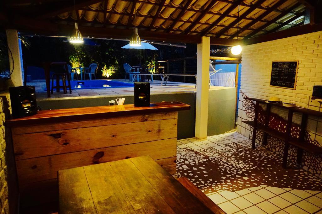 Novos Baianos Hostel E Pousada Porto Seguro Ngoại thất bức ảnh The bar at the beach resort