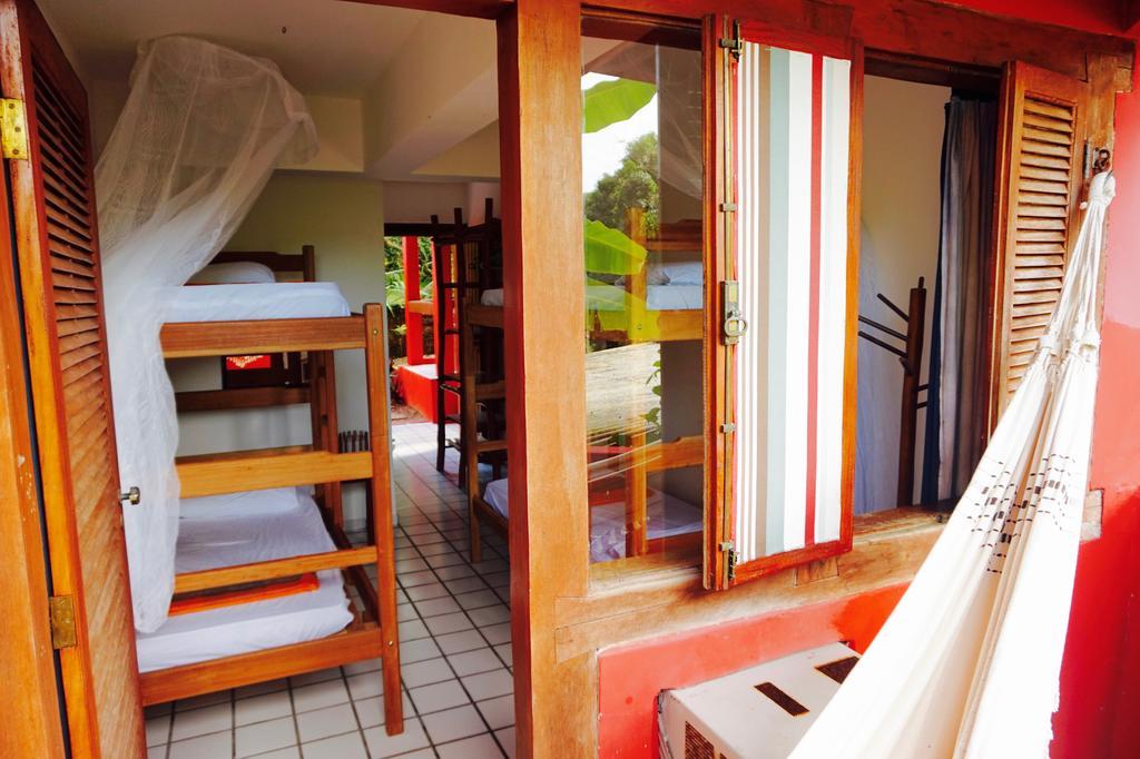 Novos Baianos Hostel E Pousada Porto Seguro Ngoại thất bức ảnh A room at the hostel