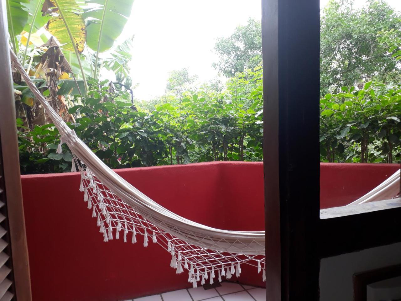 Novos Baianos Hostel E Pousada Porto Seguro Ngoại thất bức ảnh A hammock on a balcony